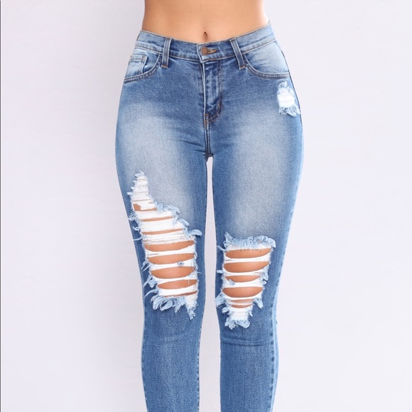 Fashion Nova Denim - Hey There Babe Crop Jeans 🎀